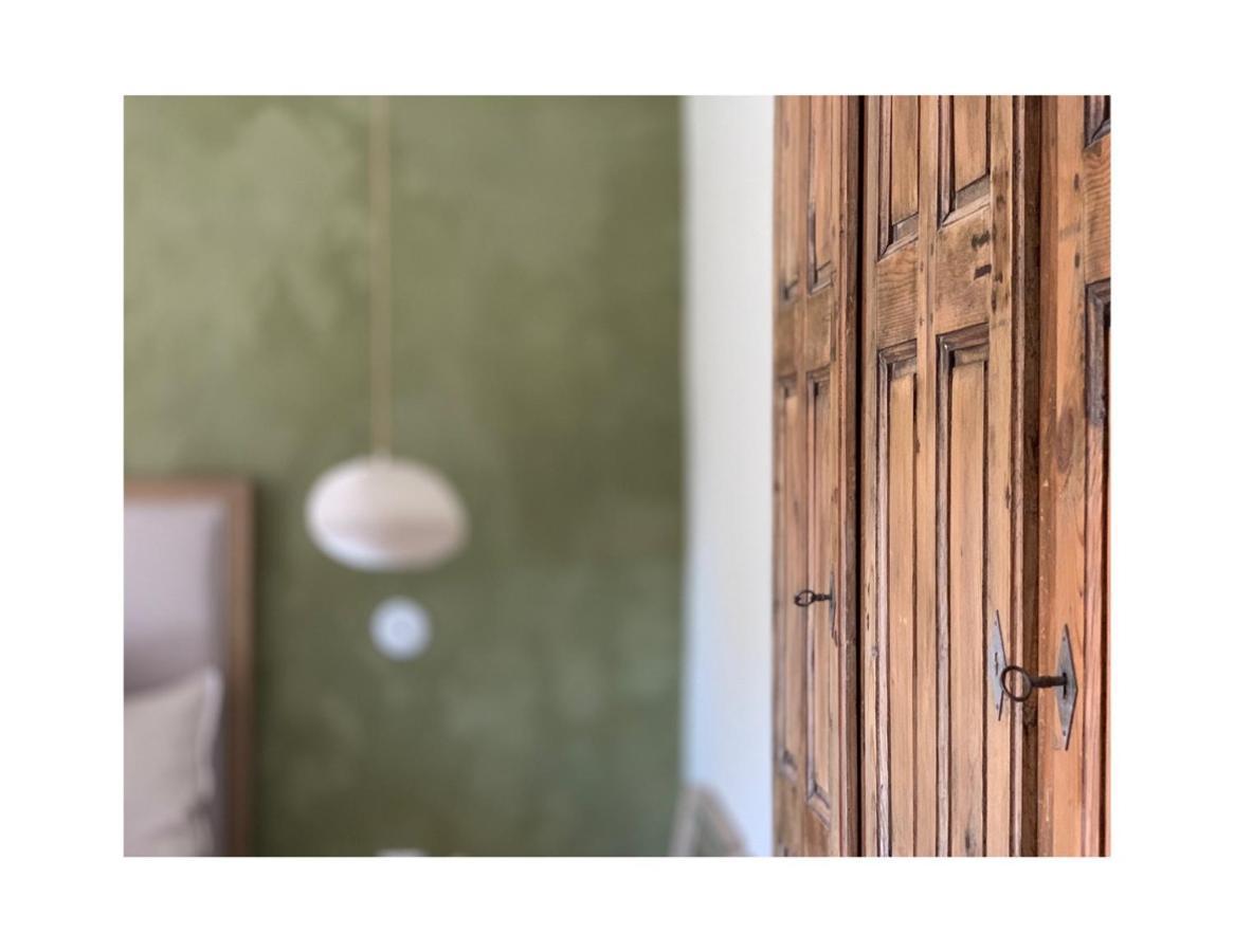 Les Jardins De Sitaara Bed & Breakfast Cucuron Exterior photo