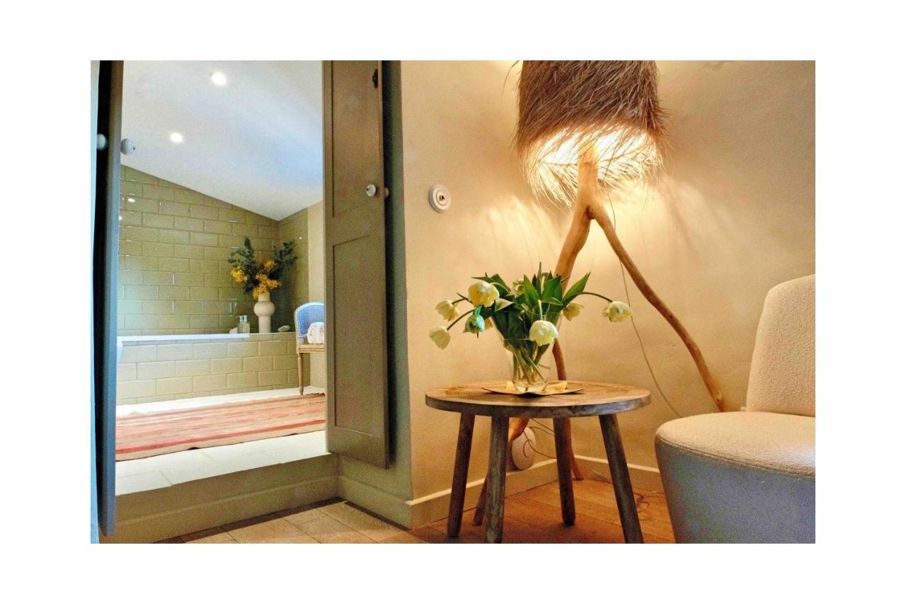 Les Jardins De Sitaara Bed & Breakfast Cucuron Exterior photo