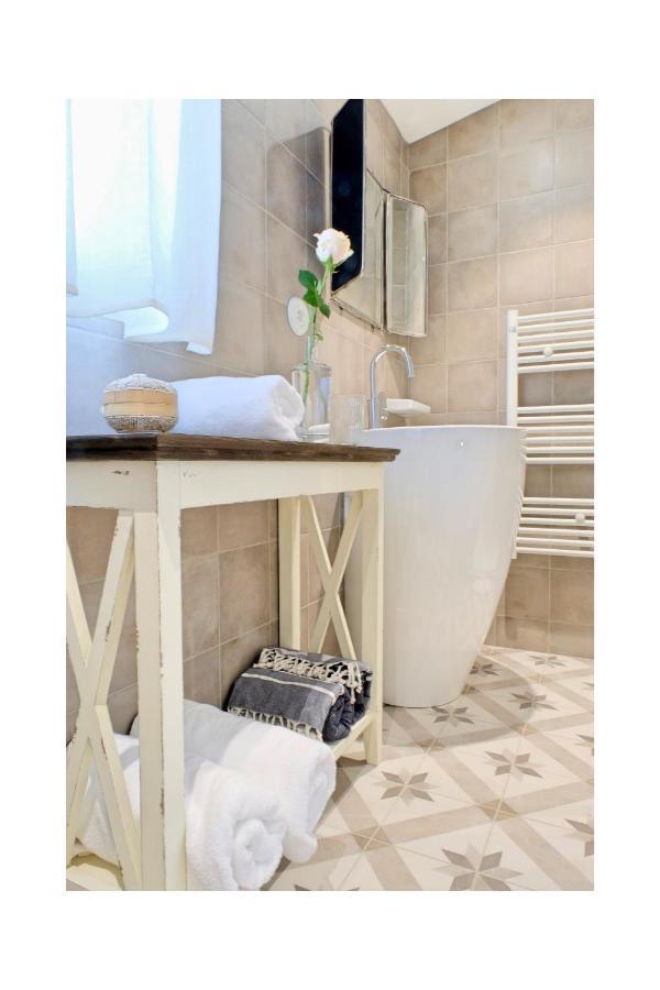 Les Jardins De Sitaara Bed & Breakfast Cucuron Exterior photo